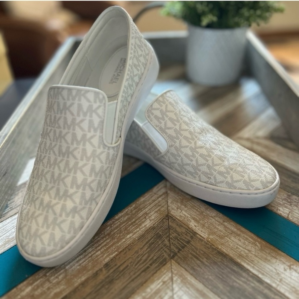 EUC w/Box Michael Kors Keaton white/silver slip ons